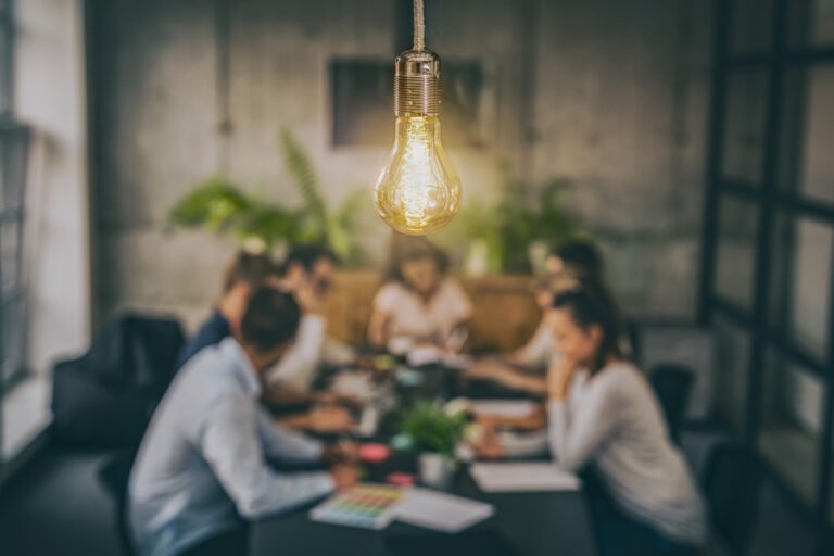 Cuánto cobra una agencia de marketing en Chile: Guía 2025