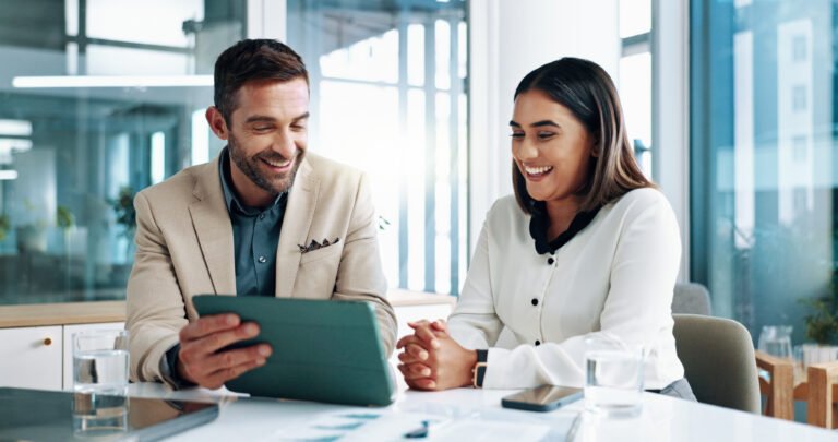 Cómo vender soluciones tecnológicas complejas sin depender solo del equipo comercial